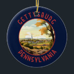 Gettysburg Pennsylvania Retro Distress Circle Julgransprydnad Keramik<br><div class="desc">Passagerardesign för Gettysburg-reflektor i ett emblem stil. Det är känt för Gettysburg National Battlefield,  en vändpunkt i Civil Krig,  som nu ingår i Gettysburgs nationalpark.</div>