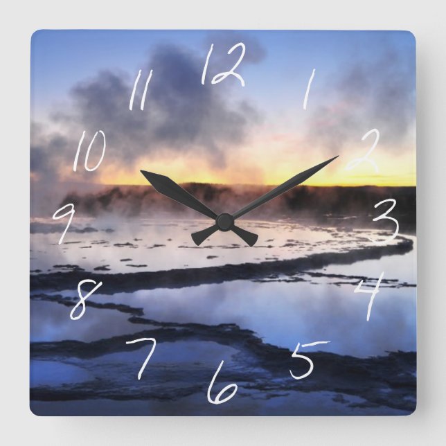 Geyseren röker på solnedgången fyrkantig klocka (Framsida)