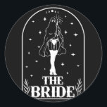 Ghost Bride Coven Gothic Halloween Bröllop Bachelo Runt Klistermärke<br><div class="desc">Ghost Bride Coven Gothic Halloween Bröllop Bachelorette</div>