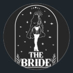 Ghost Bride Coven Gothic Halloween Bröllop Bachelo Runt Klistermärke<br><div class="desc">Ghost Bride Coven Gothic Halloween Bröllop Bachelorette</div>
