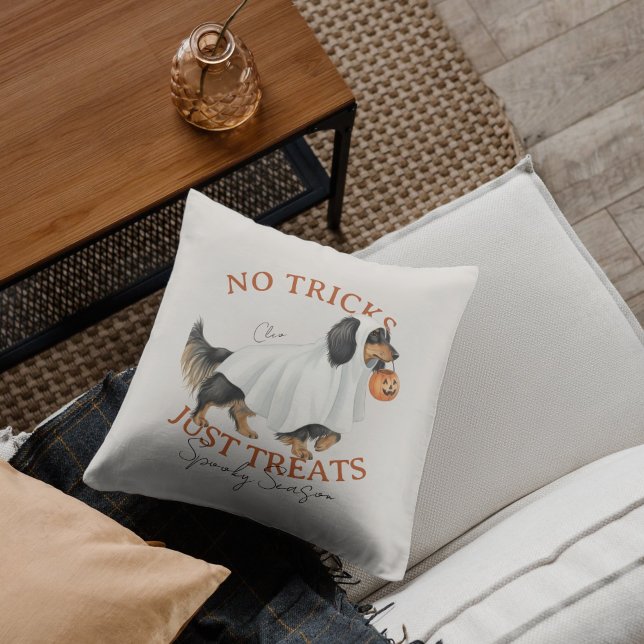 Ghost Costume Hund Dachshund Spooky Season Kudde (Elevate your fall home decor with this Ghost Costume Dog Dachshund Spooky Season throw pillow! )