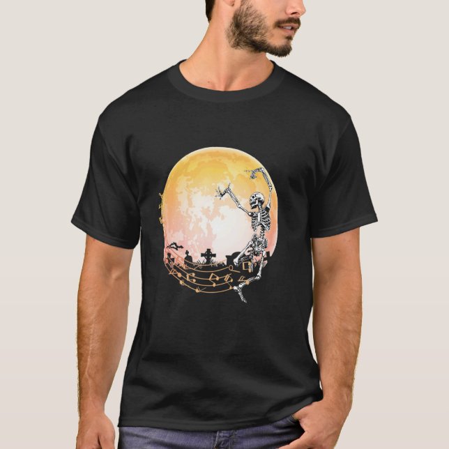 Ghost Dancing Witch Skeletal in a Graveyard T Shirt (Framsida)