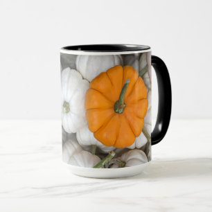 Ghost Pumpkins med en smygande orange en Mugg