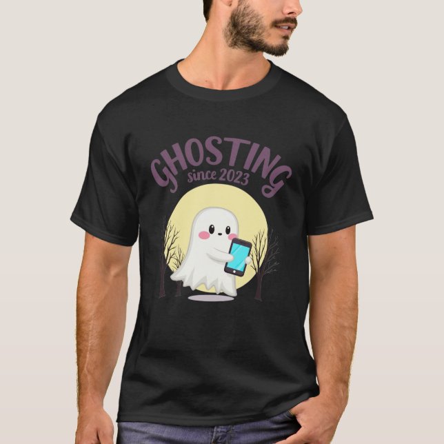 Ghosting sedan 2023 Trend Coola Halloween T-shirt (Framsida)