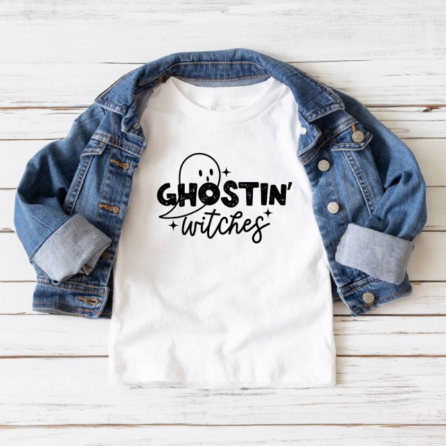 Ghosting Witches Halloween Småbarn Barn T-Shirt (Styled Ghostin' Witches T-shirt with Jean Jacket)