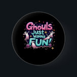 Ghouls vill bara ha Roligt Halloween Disco Party I Knapp<br><div class="desc">En disco party illustrerar "Ghouls vill bara ha Roligt". Retro,  vibrant och perfekt för Halloween firande.</div>