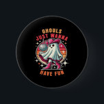 Ghouls vill bara ha Roligt Retro Disco Knapp<br><div class="desc">En retro disco stil "Ghouls vill bara ha Roligt"-design. Roligt,  tillväxt och perfekt för dem som kärlek i vintage lever i Halloween fest. En lekfull blandning av läskigt och nostalgiskt fläkt.</div>