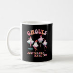 Ghouls vill bara ha Roligt Retro Halloween Christm Kaffemugg<br><div class="desc">En retro Halloween-julflickor som har "Ghouls vill bara ha Roligt". Quirky,  roligt och perfekt för att blanda helgdag cheer med spooky charm.</div>
