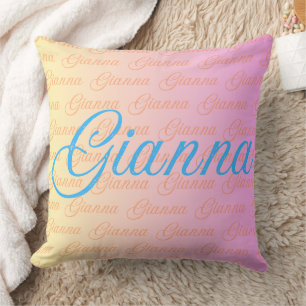 Gianna Repeat Namn Mönster Kudde