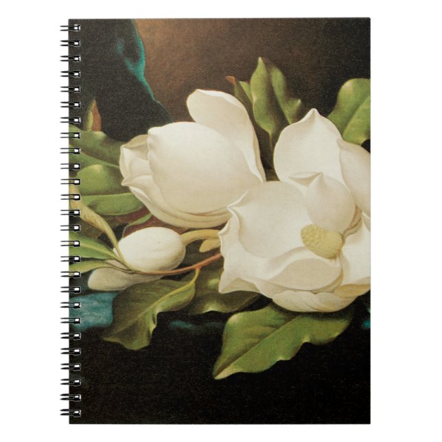 Giant Magnolias on a Blue Velvet Trasa av MJ Heade Anteckningsbok Med Spiral (Framsidan)
