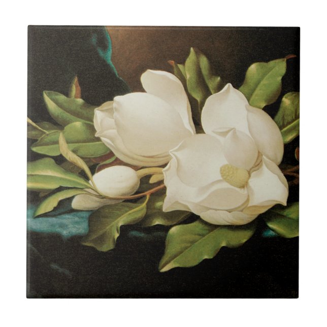 Giant Magnolias on a Blue Velvet Trasa av MJ Heade Kakelplatta (Framsidan)