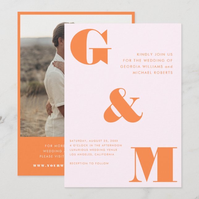 Giant Monogram Ampersand Peach Orange Rosa Bröllop Inbjudningar (Fram/baksida)
