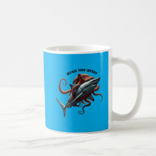 Giant Octopus Hugga en enorm Underbar vit haj-urm Kaffemugg