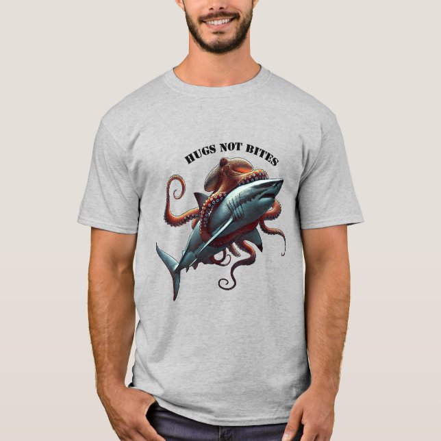 Giant Octopus Hugga en enorm Underbar vit haj-urm T Shirt (Framsida)