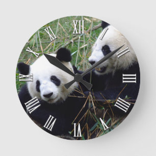 Giant Panda Bears do Kärlek play/Pandas-familjen Rund Klocka