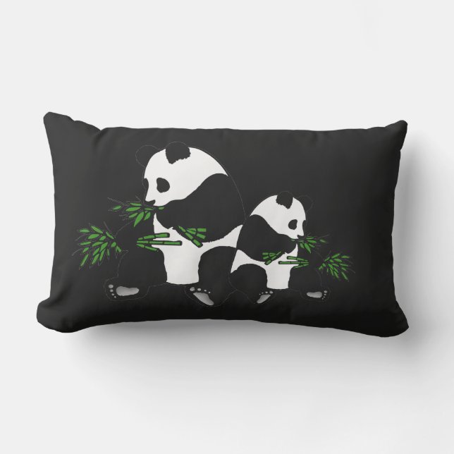 Giant Panda Eats Bamboo Black Lumbarkudde (Framsida)