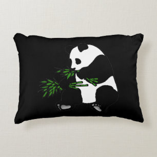 Giant Panda Eats Bamboo Black Prydnadskudde