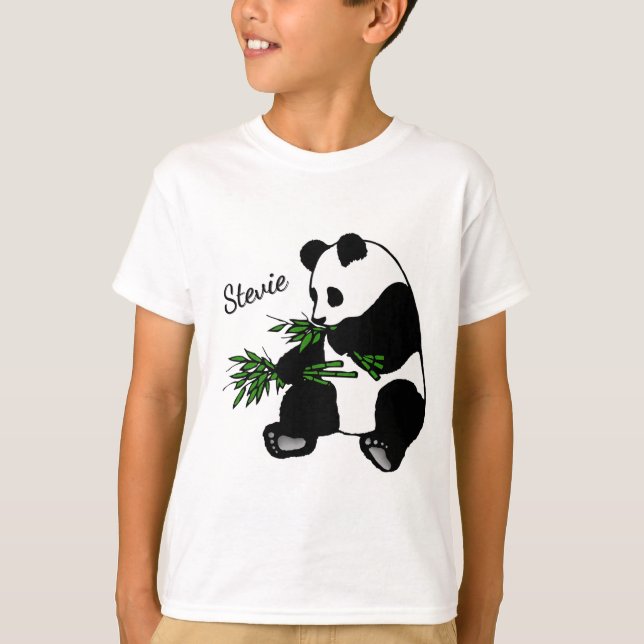 Giant Panda Eats Bamboo Name   T Shirt (Framsida)