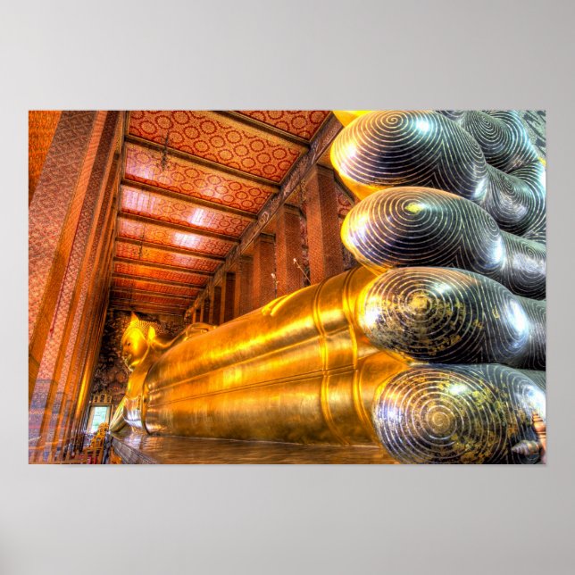 Giant reclining Buddha inuti tempel, Wat Pho. Poster (Framsidan)