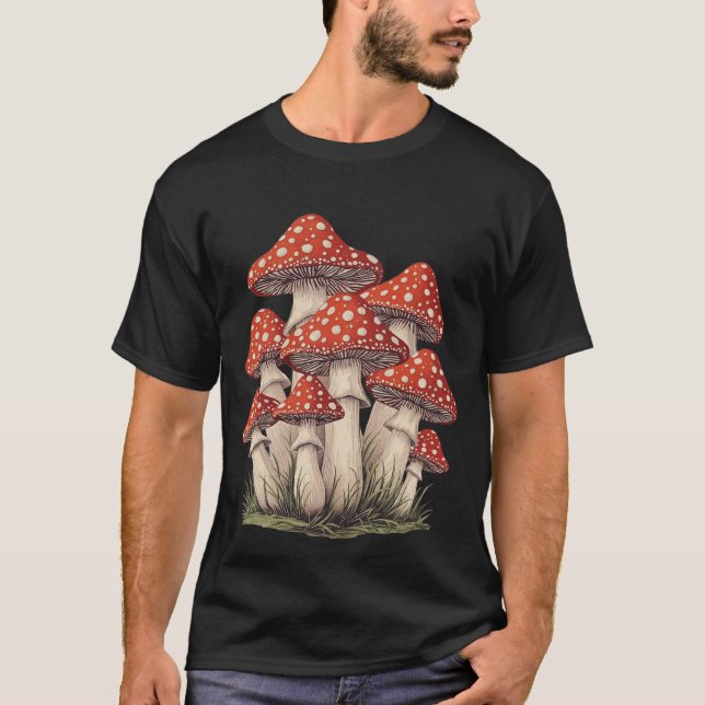 Giant Red Retro Mushrooms Cluster | Graphic Art T Shirt (Framsida)