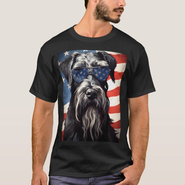 Giant Schnauzer 4:e juli amerikanska flagga T Shirt (Framsida)
