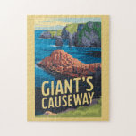 Giants Causeway Ireland Travel Art Vintage Pussel<br><div class="desc">Giant's Causeway i en vektorkonst stil. Giantens väg mot Causeing består av över 40 000 förreglande basaltpelare som bildades av lava som kyldes och kontrakterades och skapade regelbundet stressat mönster och sprickor.</div>