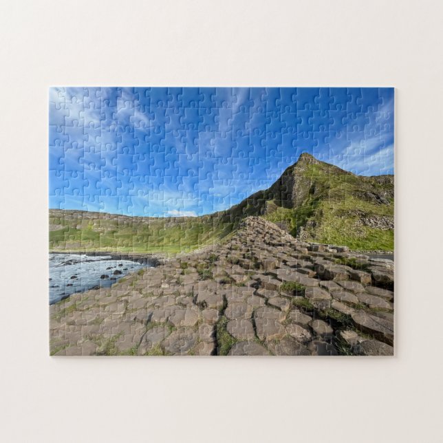 Giants Causeway med Blå himmel i Nordirland Pussel (Horisontell)