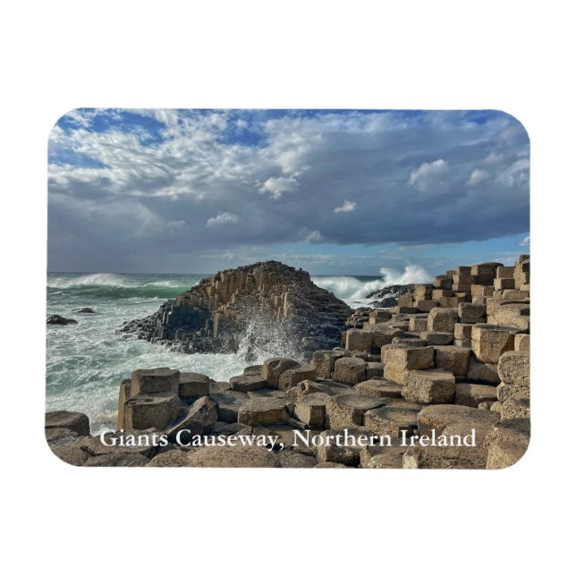 Giants Causeway + Moody Himlar i Nordirland Magnet (Horisontell)