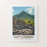 Giants Causeway Northern Ireland Illustration Pussel<br><div class="desc">Giant's Causeway i en vektorkonst stil. Giantens väg mot Causeing består av över 40 000 förreglande basaltpelare som bildades av lava som kyldes och kontrakterades och skapade regelbundet stressat mönster och sprickor.</div>