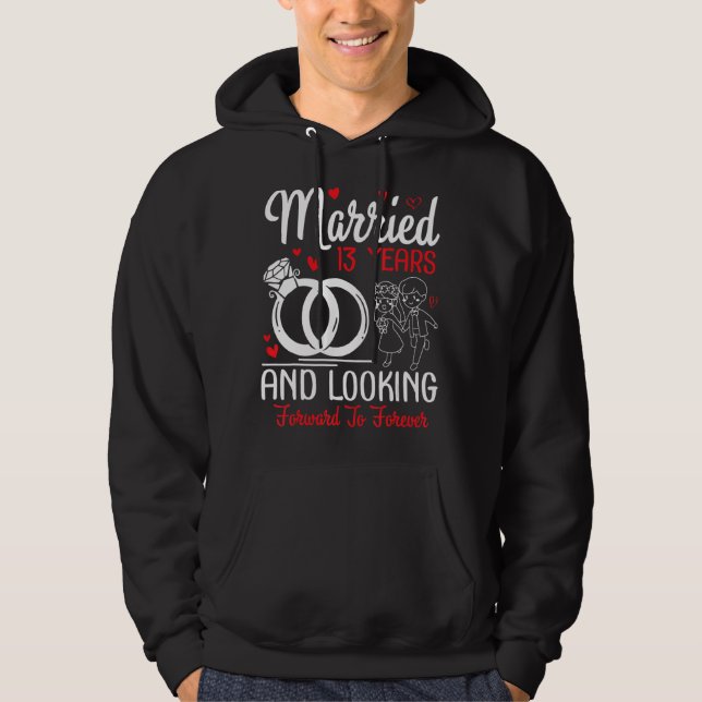 Gift 13 år och Tittar fram emot oss Hoodie (Framsida)