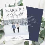 Gift blått skript, modern fotojul med ljus julkort<br><div class="desc">Gift med blått skript Modern Photo Julkort för fotografiskt Helgdag. Skicka semesterhälsningar i anpassade och personlig till vänner,  kolleger och familj i enkla,  chic,  elegant och moderna fotodesignkort,  naturliga minimalistiska stil-kort! Under kalligrafin visas anpassningsbar hälsning-meddelandet i modern typografi.</div>