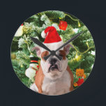 Gift Box för Santa Hat Bulldog Julgran Snögubbe Rund Klocka<br><div class="desc">Cute Bulldog-foto med Julgran Snögubbe Gift Box i bakgrunden. En perfekt julklapp!</div>