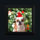Gift Box för Santa Hat Bulldog Julgran Snögubbe Smyckeskrin<br><div class="desc">Cute Bulldog-foto med Julgran Snögubbe Gift Box i bakgrunden. En perfekt julklapp!</div>