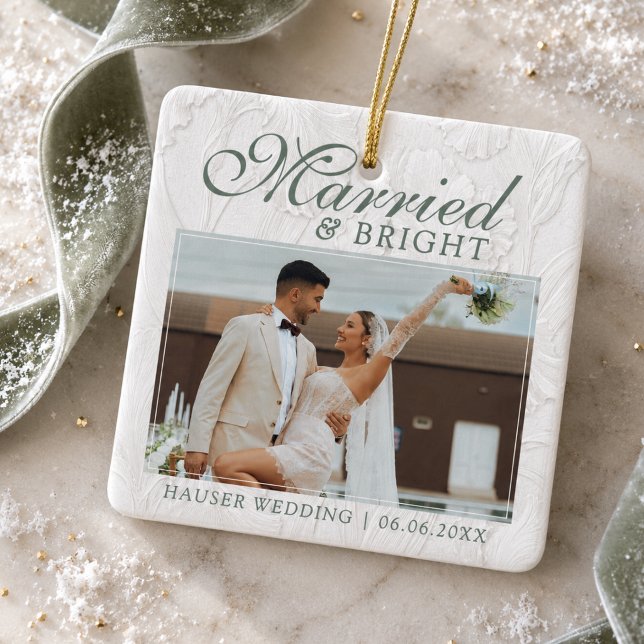 Gift Bröllop Nygifta Första Julen Bröllop  Julgransprydnad Keramik (Married & Bright Newlywed First Christmas Wedding Ceramic Ornament)