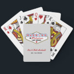 Gift i Fabulous Las Vegas Bröllop Monogram Casinokort<br><div class="desc">Den här unika och roligt anpassningsbarna "Gift i Fabulous Las Vegas"-bröllopet ger spelkort ett monogram av namn och bröllopsdatum från bruden och brudgummen och en platinum grått-bakgrund. Svart,  röd,  blå,  gult och grått färg.</div>
