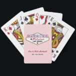 Gift i Fabulous Las Vegas Bröllop Monogram Casinokort<br><div class="desc">Den här unika och roligt anpassningsbarna "Gift i Fabulous Las Vegas"-bröllopet ger spelkort ett monogram av namn och bröllopsdatum för bruden och brudgummen och en ljus rosa bakgrund. Svart,  vit,  röd,  blå,  gult och grått färg.</div>