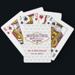 Gift i Fabulous Las Vegas Bröllop Monogram Kortlek<br><div class="desc">Anpassningsbarna "Gift i Fabulous Las Vegas"-favoritkort för bröllopsspel har ett monogram av namn och bröllopsdatum och hjärträttad bakgrund. Svart,  röd,  blå,  gult och grått färg.</div>