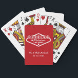 Gift i Fabulous Las Vegas Red Bröllop Casinokort<br><div class="desc">Den unika och roligt anpassningsbarna "Gift i Fabulous Las Vegas"-bröllopet ger spelkort en utformning som inspireras av välkomsttecknet till Las Vegas,  Nevada,  tillsammans med en monogramtext som kan vara personlig med parets datum namn och bröllop. Röd och vit färg kan ändras.</div>