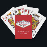 Gift i Fabulous Las Vegas Red Bröllop Monogram Casinokort<br><div class="desc">Den här unika och roligt anpassningsbarna "Gift i Fabulous Las Vegas"-bröllopet ger spelkort ett monogram av namn och bröllopsdatum och en vit bakgrund för bruden och brudgummen. Svart,  vit,  röd,  blå,  gult och grått färg.</div>