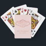 Gift i Fabulous Las Vegas Ro Guld Bröllop Casinokort<br><div class="desc">Den unika och roligt anpassningsbarna "Gift i Fabulous Las Vegas"-bröllopet ger spelkort en faux ro guld-folie som inspireras av välkomsttecknet till Las Vegas,  Nevada,  tillsammans med en monogramtext som kan vara personlig med parets datum namn och bröllop.  rosa kan ändras.</div>