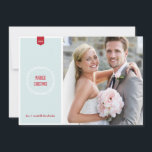 Gift jul | Fotokort för Newlyweds-Helgdag Julkort<br><div class="desc">Det här beundransvärda,  elegant-helgdag-fotokortet är perfekt för nyfödda. Utformningen har en vit andedräkt från söten,  en ljusblå bakgrund,  festiv röd skrift och plats för ditt favoritfoto från bröllop.</div>