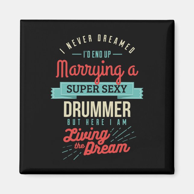 Gift med en drummer-make-maka magnet (Framsidan)