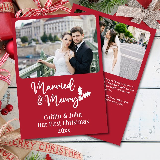 Gift med och Merry Newlyweds Första julrött Julkort (Married and Merry, Our First Christmas personalized 2 photo  greeting card in red with white letters)