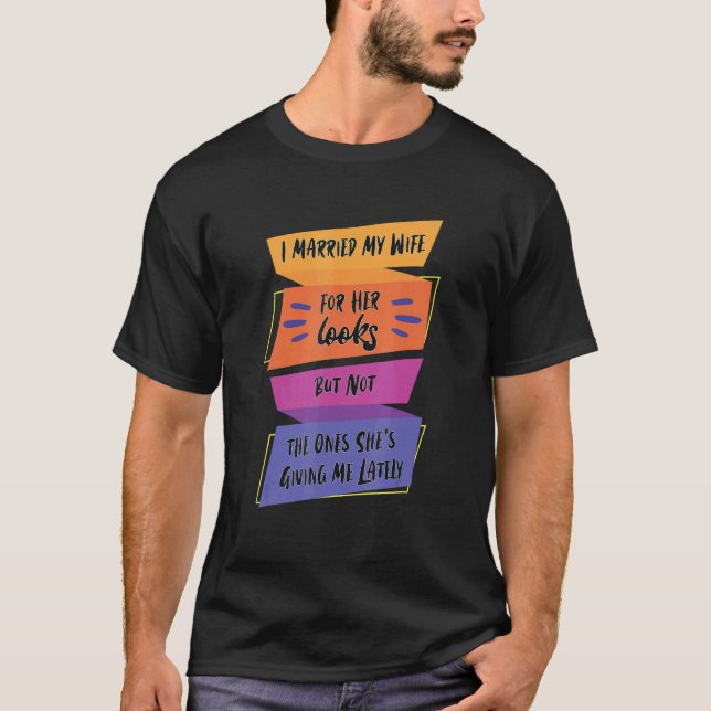 Gift min fru med hennes utseende men Sarcastic Say T Shirt (Framsida)