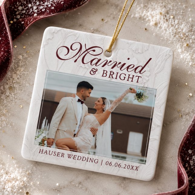 Gift Nygifta Första Jul Bröllop  Julgransprydnad Keramik (Married & Bright Newlywed First Christmas Wedding Ceramic Ornament)