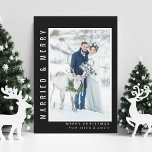 Gift och Merry Bröllop Photo Black Julkort<br><div class="desc">Modern enkel manusskript,  gift och rotera bröllop-fotokort med ett andra foto på baksidan.</div>