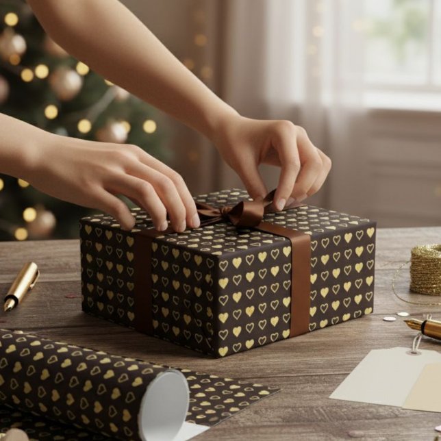 Gift package, wrapping paper with gold foil effect presentpapper (Skapare uppladdad)