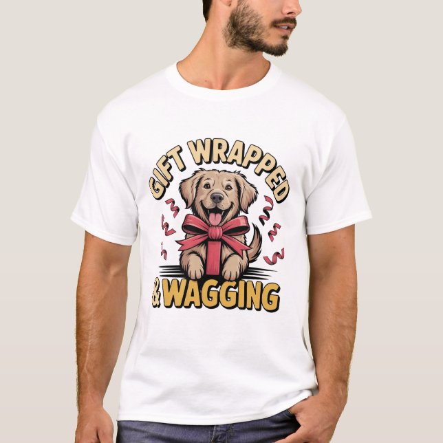 Gift Wrapped & Wagging Retriever Christmas T Shirt (Framsida)