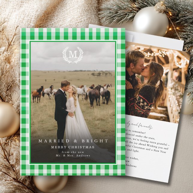 "Gifta & Lysande" Rutigt Monogram Krön 2 Foto Tack Kort ("Married & Bright" Gingham Monogram Crest 2 Photo Thank You Card)
