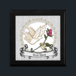 Giftbox för bröllop Ringar Ro Minnesask<br><div class="desc">Presentlådan Bröllop Ringar, Bröllop, Bröllop t-shirts, bröllopsgåvor från ArtMuvz Illustration. Matchande Anpassade Bröllop möhippa, mottagning, återkallat middagskläder.Om du vill anpassa ditt namn eller lägga till text i stället. Anpassa den här presentlådan i bröllop så att den blir unik för dig eller för ge som personlig. Fira kärlek i stil med...</div>